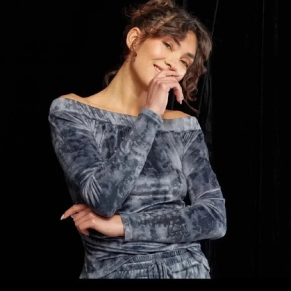 NWT Red Haute Off the Shoulder Top - Picture 5 of 10